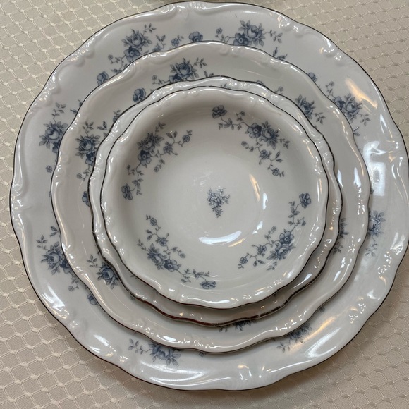 Vintage Johann Haviland's Blue Garland Pattern Bavaria Germany 20 pc dinner set - Picture 9 of 11
